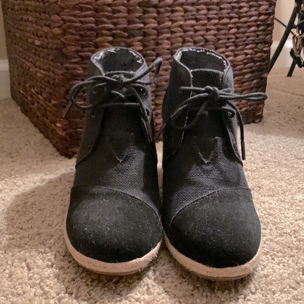 TOMS Burlap Suede Desert Wedge